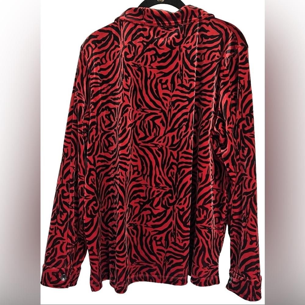 JM Collection Size L Red & Black Animal Print Button-Down Faux Velvet Side Slits - Picture 7 of 13